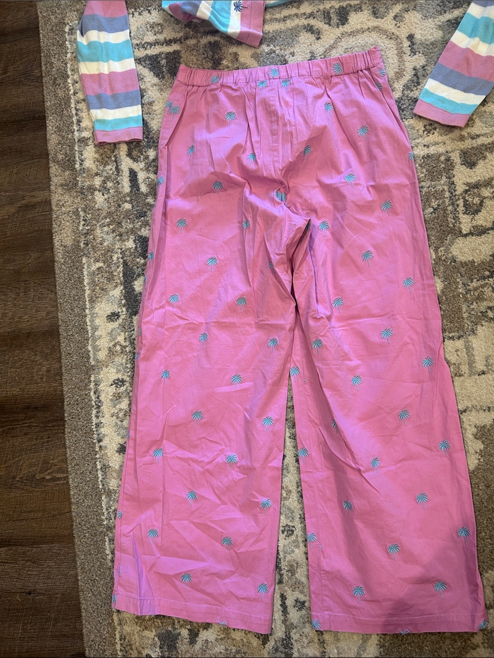 Lilly Pulitzer 2 Pc Set Women’s Pink Palm Wide Leg Pants Striped V Neck Top - Picture 7 of 13